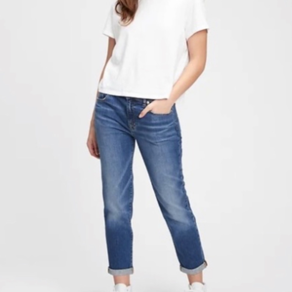 GAP GIRLFRIEND MID RISE JEANS 26/2r